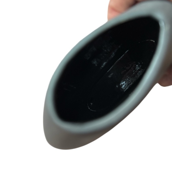 Gray Vase with white Etchings Signed 8”tall 7”wide 2”opening - Picture 6 of 9